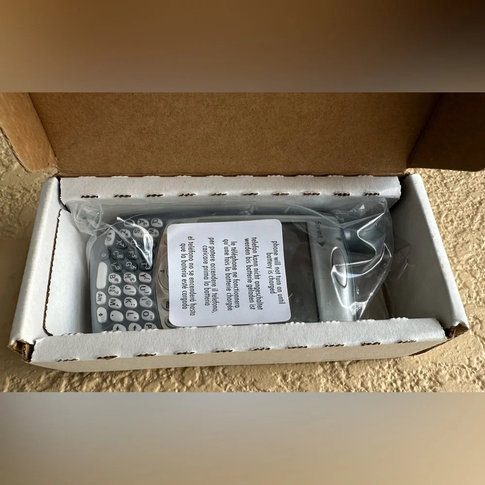 Sprint Palm Treo 650 Cell Phone Brand New in Box